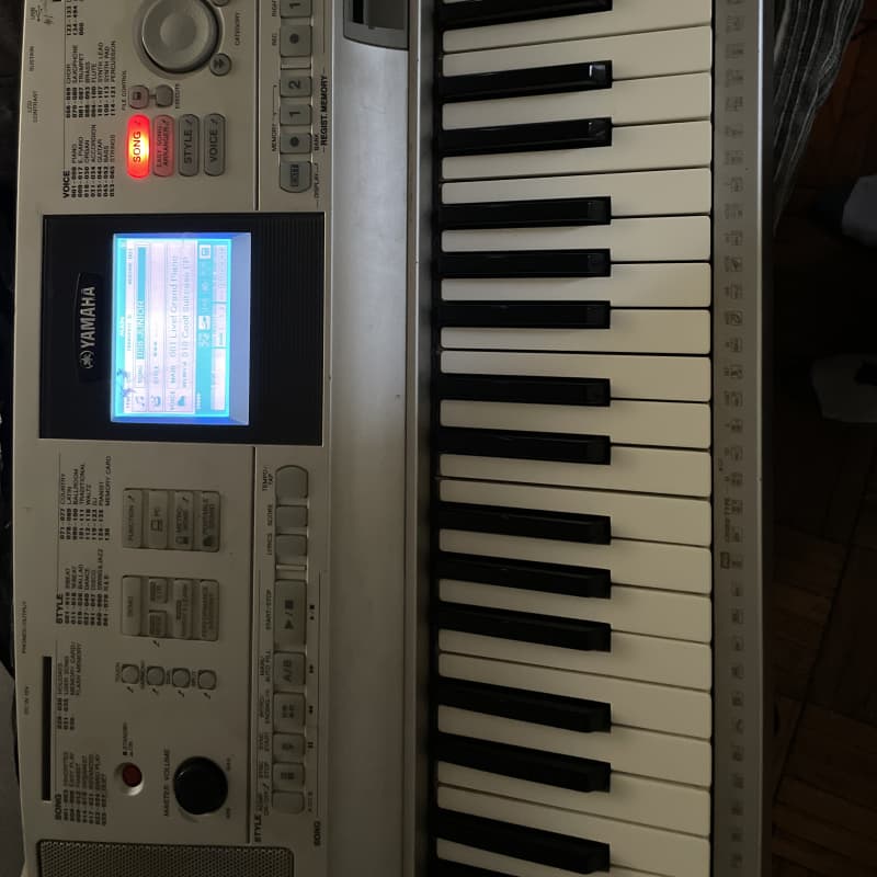 2000s Yamaha DGX-305 Silver - Used Yamaha  Keyboard
