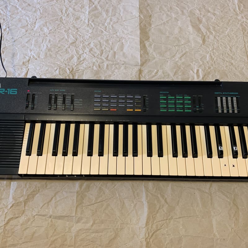 80s Yamaha PSR-16 - used Yamaha              Keyboard Synth