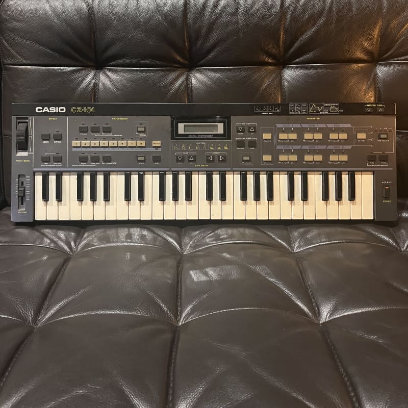 1985 - 1988 Casio CZ-101 49-Key Synthesizer Black - used Casio               Synth