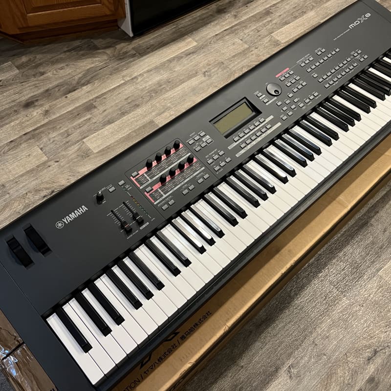 Yamaha MOX8 Production Synthesizer Black - Used Yamaha  Keyboard