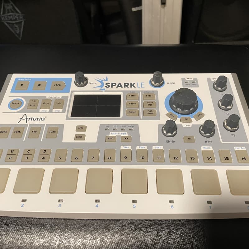 2013 - 2021 Arturia SparkLE MIDI Controller / Drum Machine White - used Arturia        MIDI Controllers