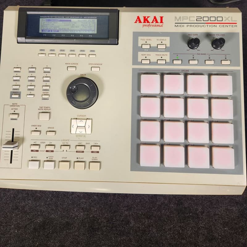 Akai MPC 2000 XL - used Akai MPC   Digital     Sampler