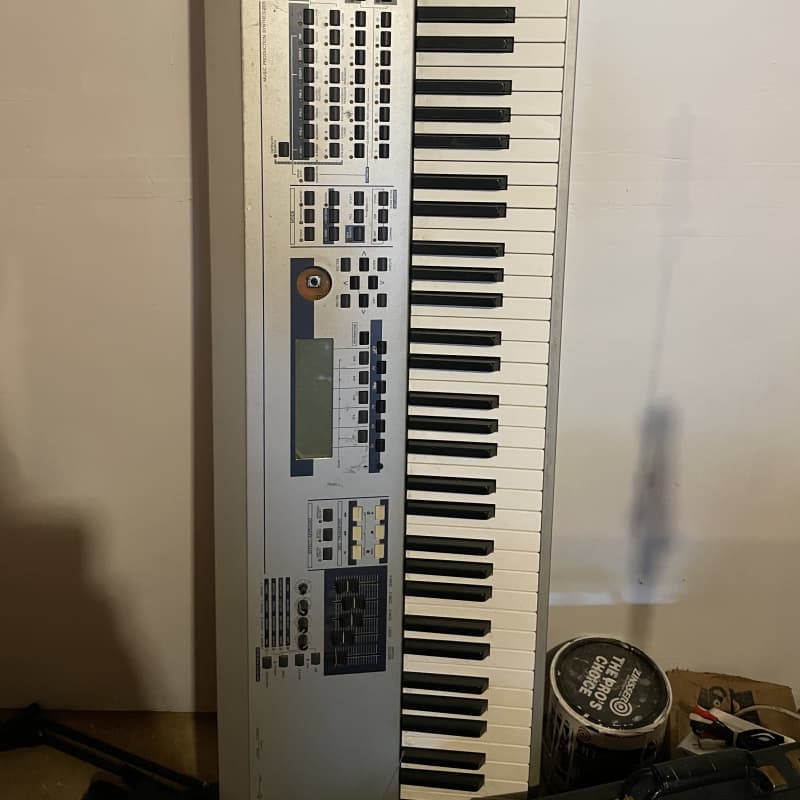 2000s Yamaha MO 8 Production Synthesizer Gray - Used Yamaha  Keyboard