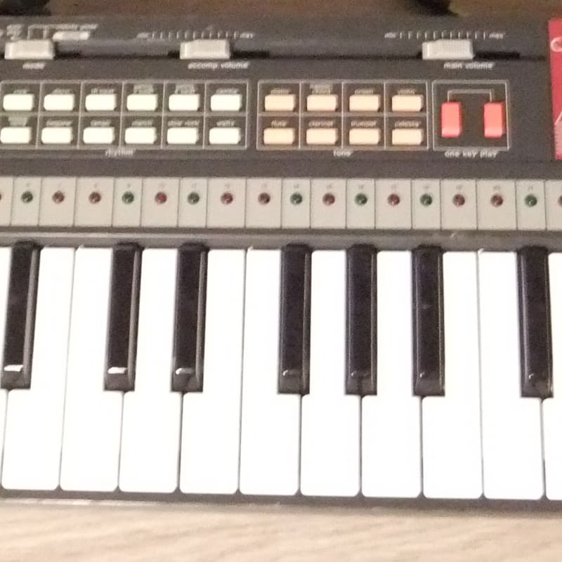 1985 - 1988 Casio MT-18 Casiotone 32-Key Synthesizer Black - used Casio              Keyboard