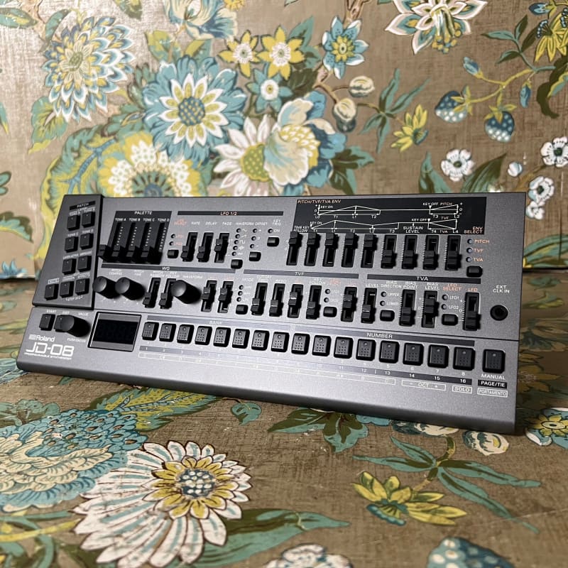 Roland JD-08 - new Roland    Digital           Synth