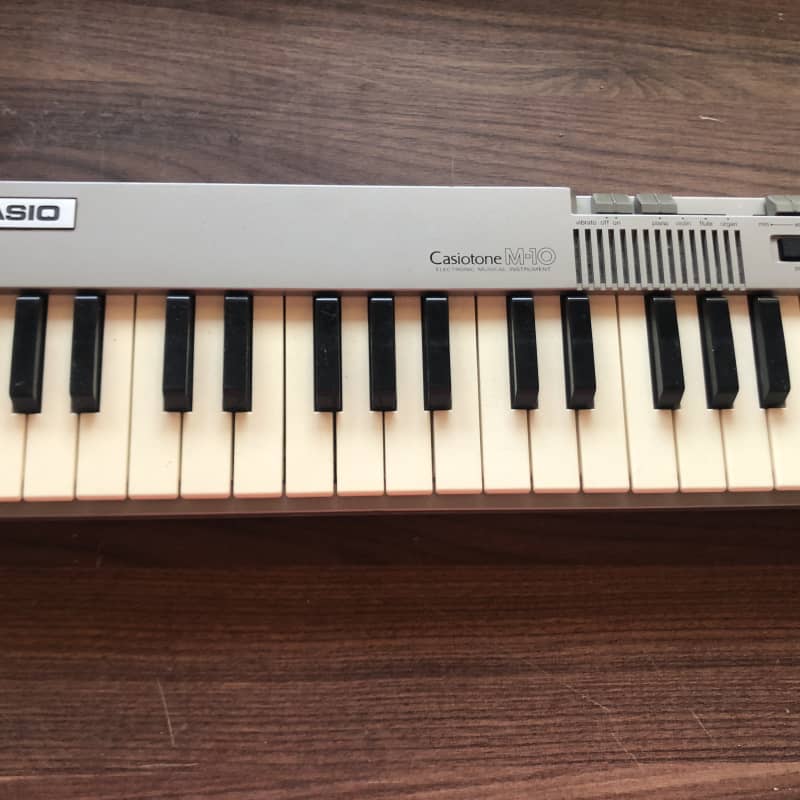 1980s Casio M-10 Casiotone 32-Key Mini Synthesizer White - Used Casio  Keyboard           Synth