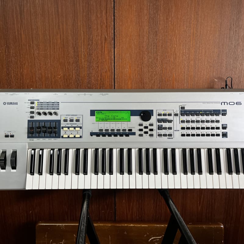 2000s Yamaha MO 6 Production Synthesizer Gray - Used Yamaha  Keyboard       Controller    Synth