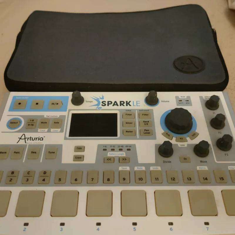 2013 - 2021 Arturia SparkLE MIDI Controller / Drum Machine White - used Arturia        MIDI Controllers   Drum Machine