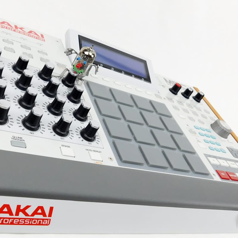 2012 - 2019 Akai MPC Renaissance Groove Production Studio Grey - used Akai     Sampler         Synthesizer