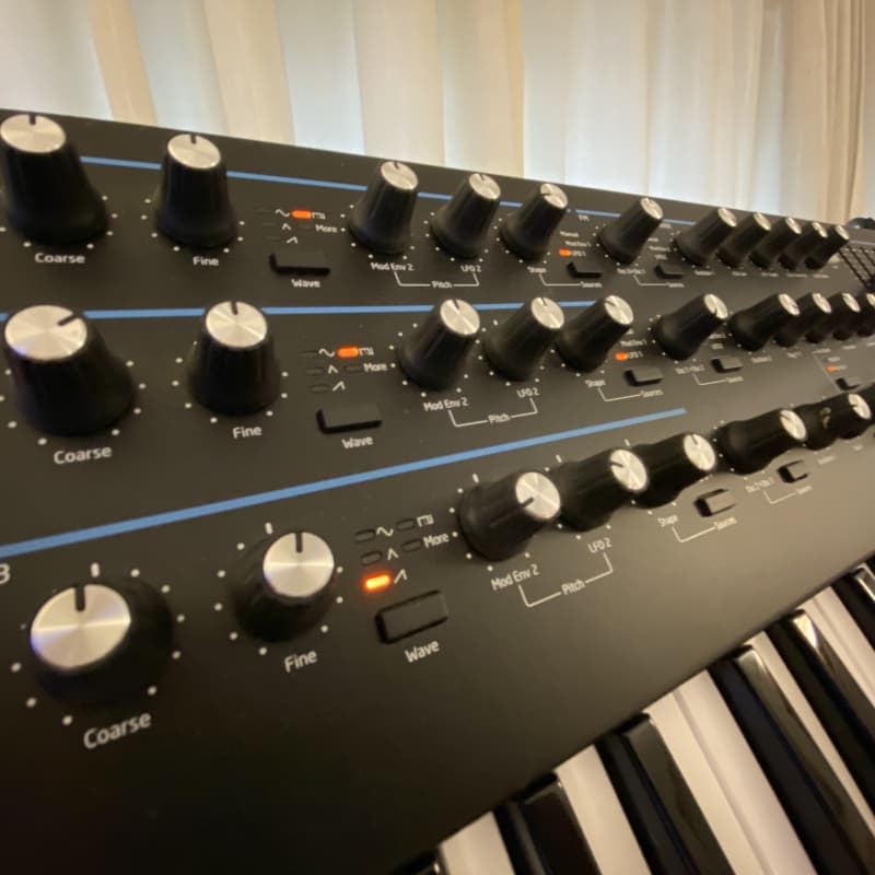 2019 - Present Novation Summit 61-Key 16-Voice Synthesizer Black - Used Novation             Synth