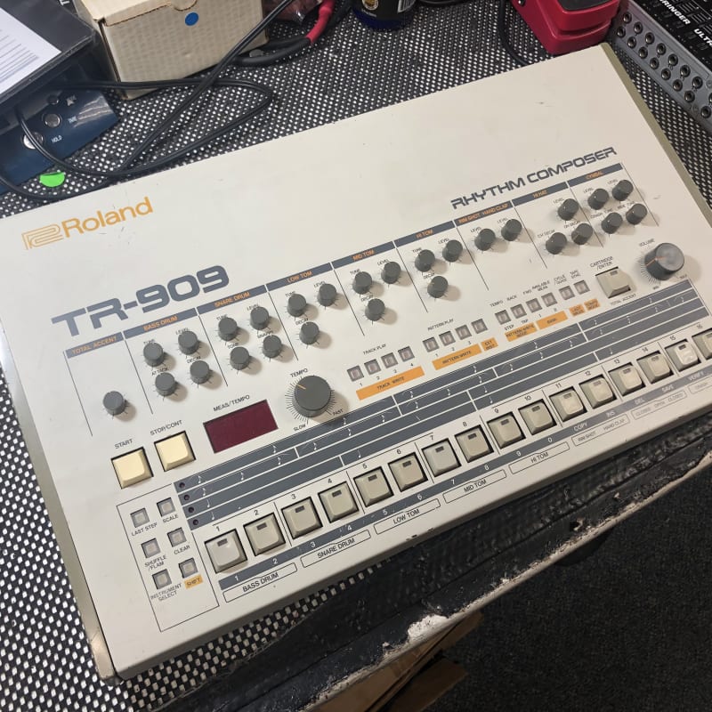 1983 - 1985 Roland TR-909 Rhythm Composer White - Used Roland          Drum Machine