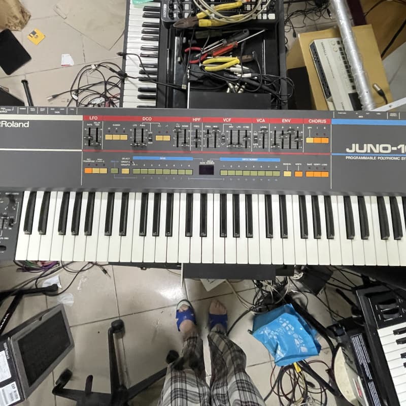 1984 - 1985 Roland Juno-106 61-Key Programmable Polyphonic Syn... - used Roland        Keyboard    Analog  Synthesizer