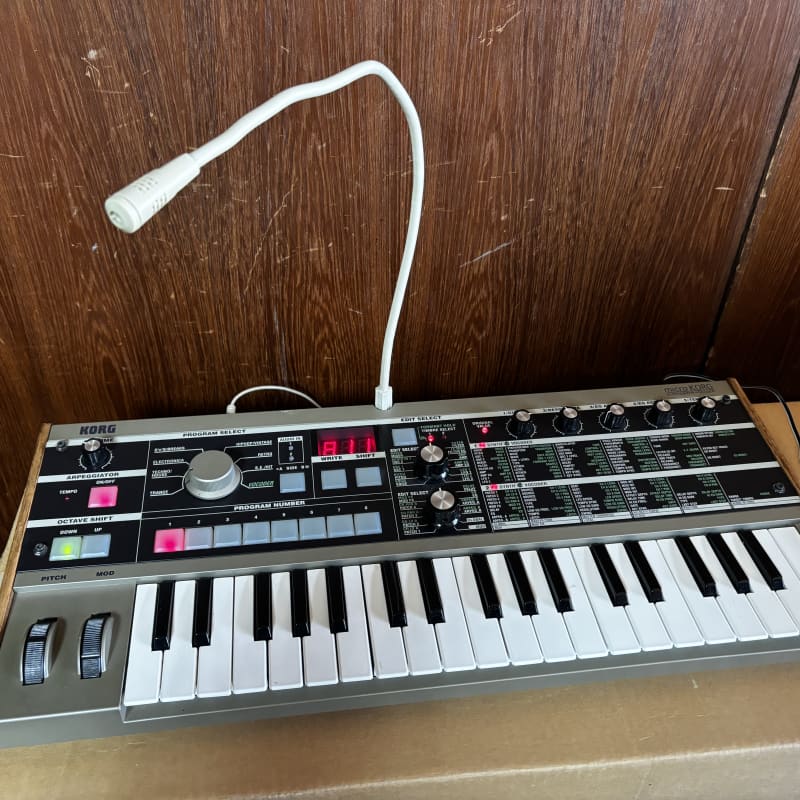 2002 - 2019 Korg MicroKORG 37-Key Synthesizer/Vocoder Silver - used Korg               Synth