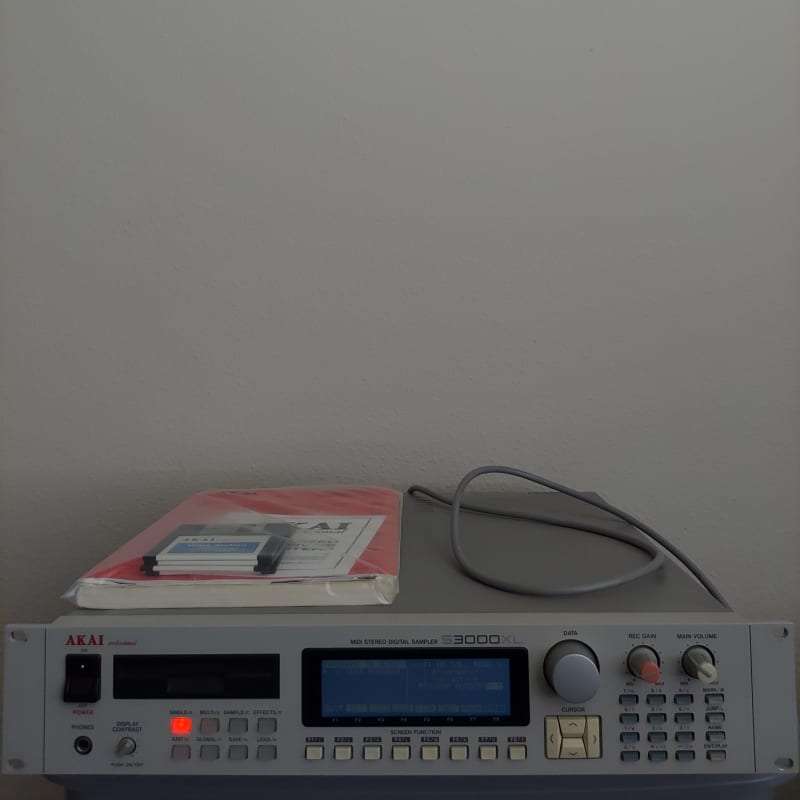 1996 Akai S3000XL MIDI Stereo Digital Sampler White - used Akai    Digital     Sampler