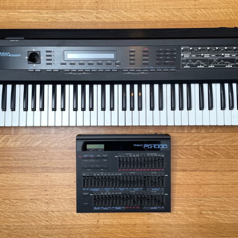 1987 - 1992 Roland D-50 61-Key Linear Synthesizer Black - used Roland              Synthesizer