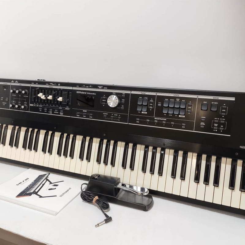 2000s Roland VR-730 73-Key V-Combo Organ Black - used Roland        Keyboard