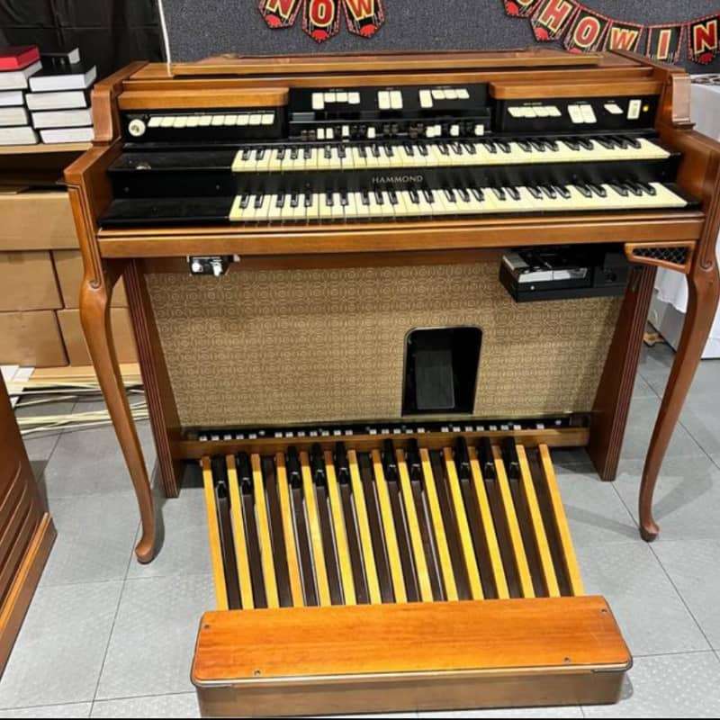 Hammond E100 - used Hammond      Organ