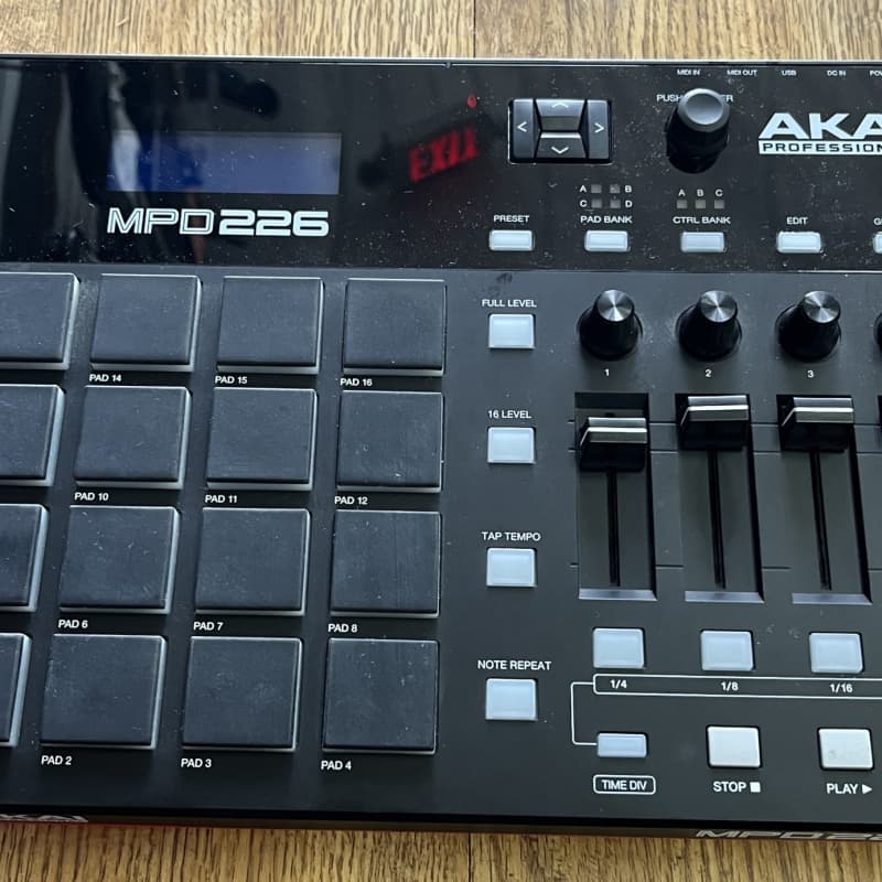 Akai U-MPD226 - used Akai        MIDI Controllers