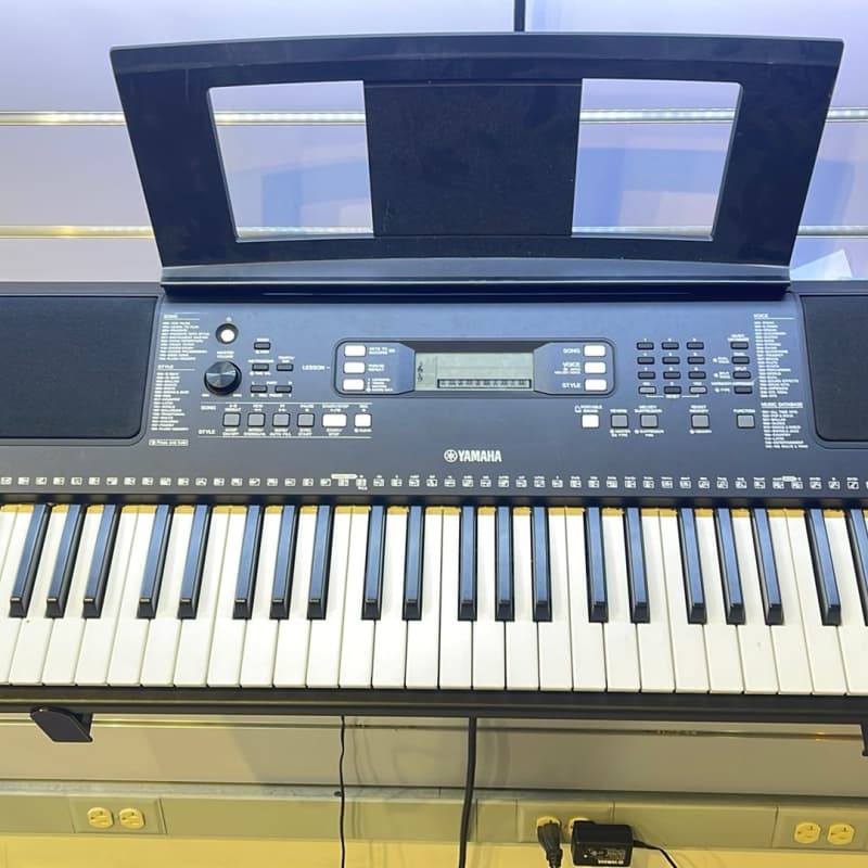 Yamaha PSR-E373 - used Yamaha              Keyboard