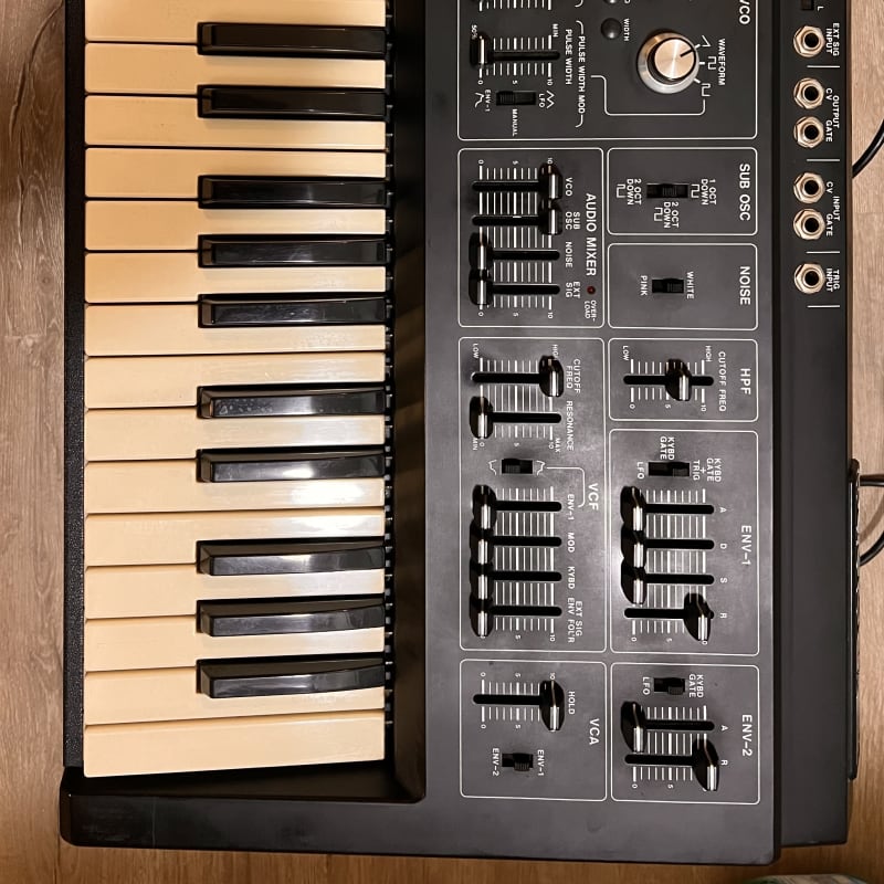 1978 - 1979 Roland SH-1 32-Key Synthesizer Black - used Roland              Synthesizer