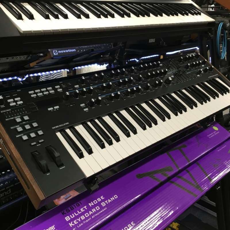 Novation SUMMIT 61 BI-TIMBRAL POLYPHONIC SYNTH - used Novation            Analog  Synthesizer