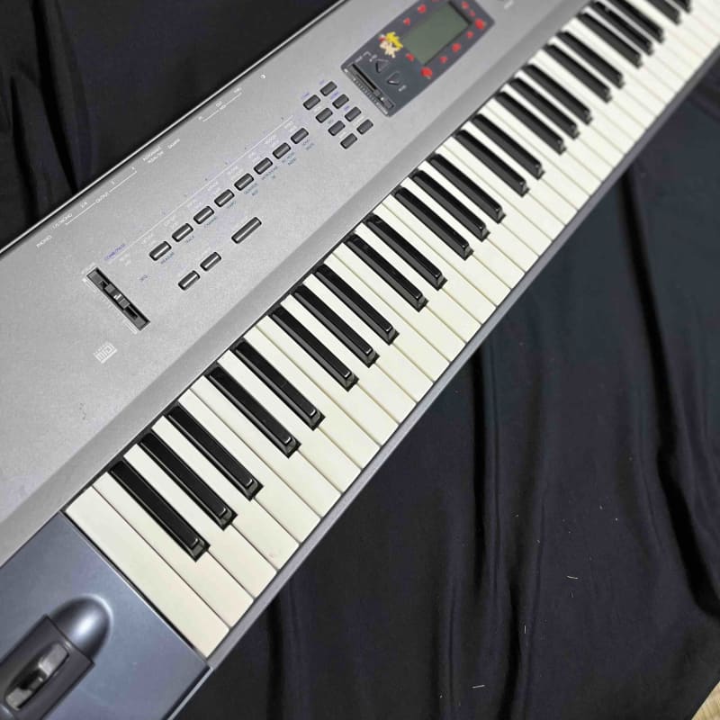 1990s Korg N264 76-Key Music Workstation Gray - used Korg               Synth