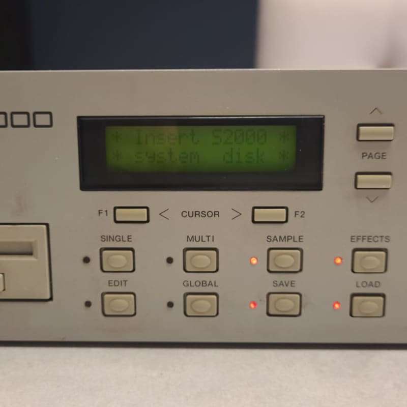 1995 Akai S2000 MIDI Stereo Digital Sampler White - used Akai         Sampler