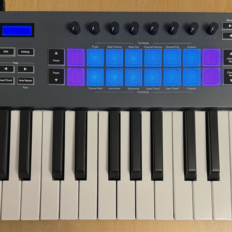 2022 - Present Novation FLkey 37 MIDI Keyboard Controller Black - used Novation              Keyboard