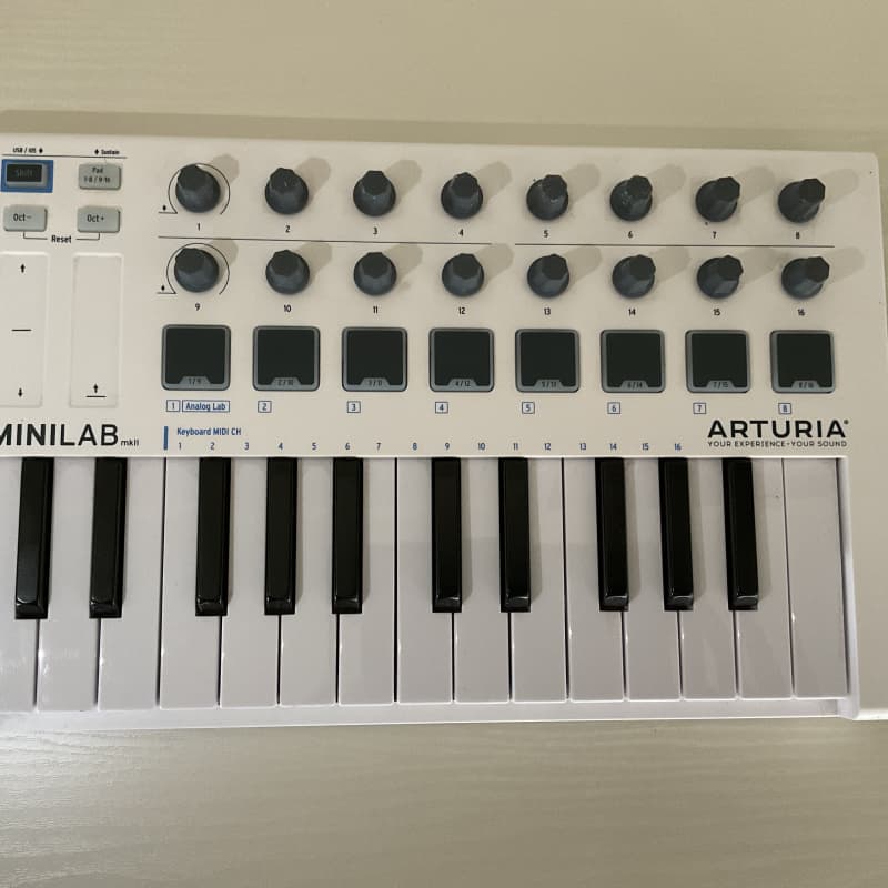 2017 - Present Arturia MiniLab MkII 25-Key MIDI Controller White - used Arturia        MIDI Controllers