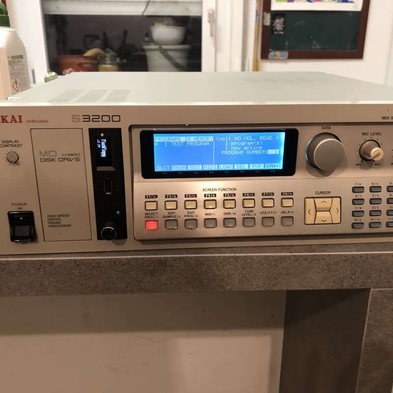 1992 Akai S3200 MIDI Stereo Digital Sampler White - used Akai     Sampler