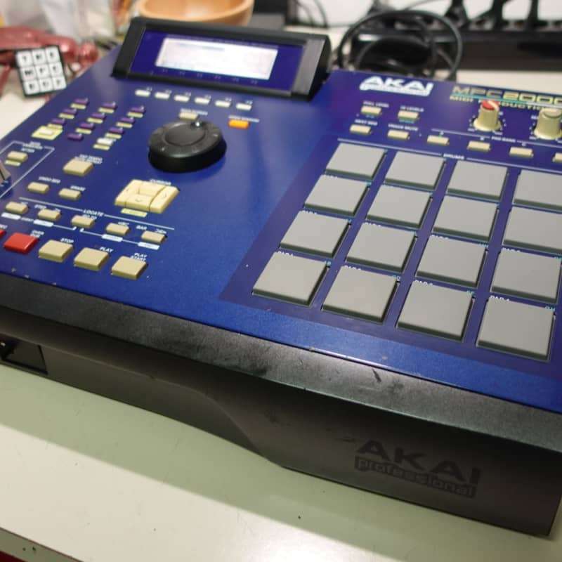 2006 - 2007 Akai MPC2000XL MCD MIDI Production Center Blue - used Akai MPC