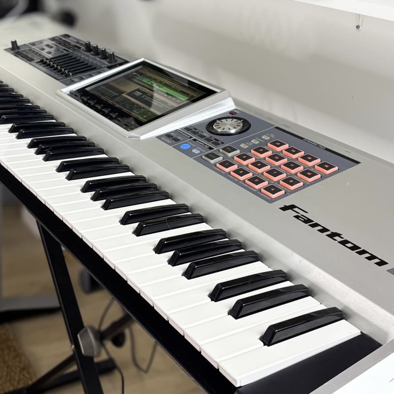 2008 - 2010 Roland Fantom-G7 76-Key Workstation Keyboard Silver