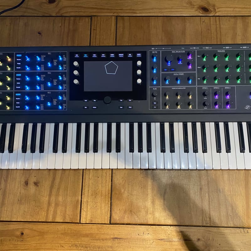 2017 - Present Waldorf Quantum 61-Key Hybrid Synthesizer Black