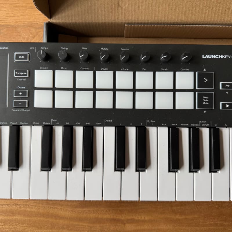 2019 - Present Novation Launchkey Mini MKIII MIDI Keyboard Con...