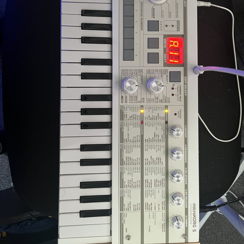 2002 - 2019 Korg microKORG-S 37-Key Synthesizer/Vocoder White