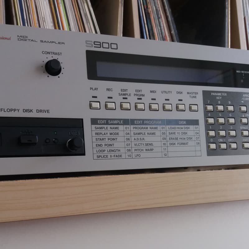 1986 Akai S900 MIDI Digital Sampler White