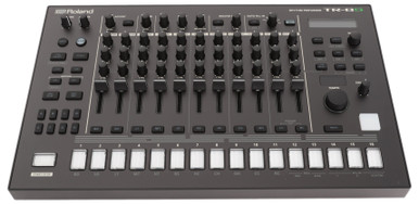 B Stock : Roland TR-8S Rhythm Performer Drum Machine