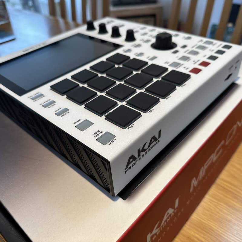 2020 - Present Akai MPC One Standalone MIDI Sequencer Black / ...