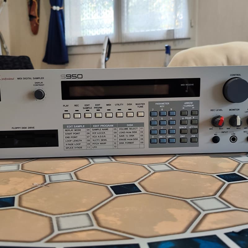 1988 Akai S950 MIDI Digital Sampler White