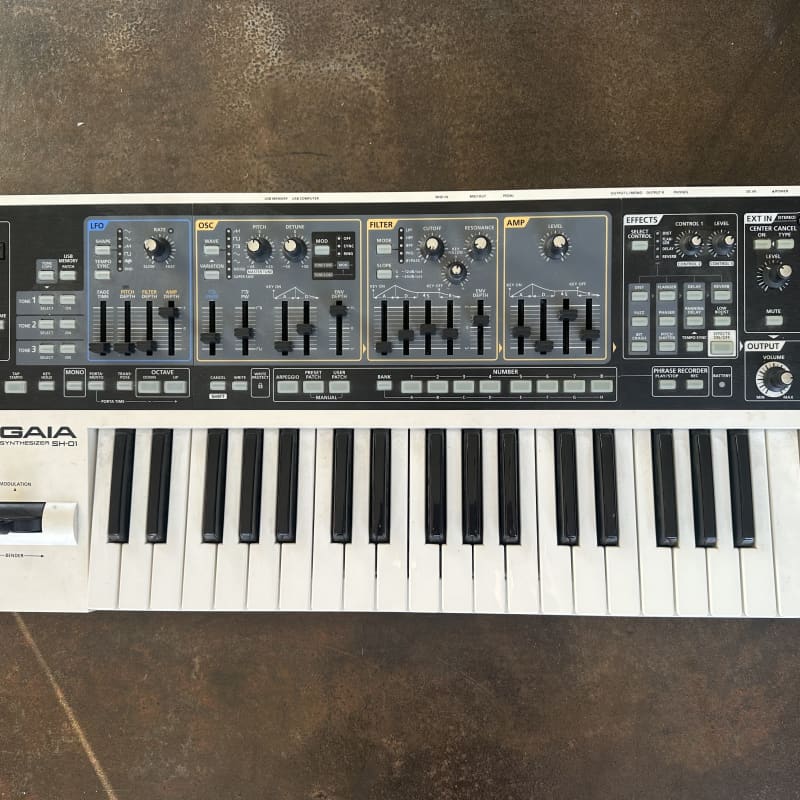 2010 - 2012 Roland SH-01 GAIA 37-Key Digital Synthesizer White