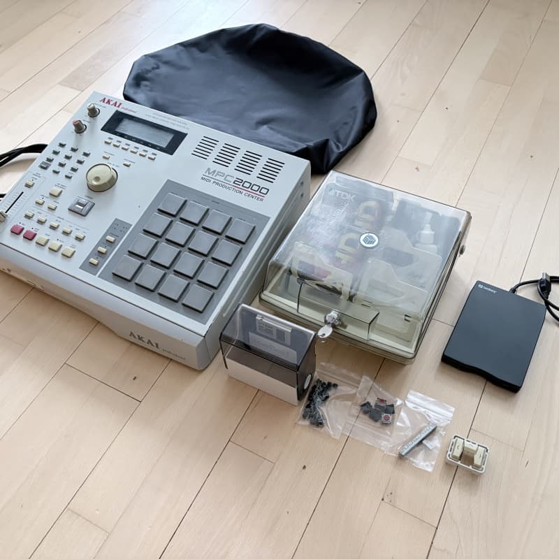 1997 - 2001 Akai MPC2000 MIDI Production Center Grey