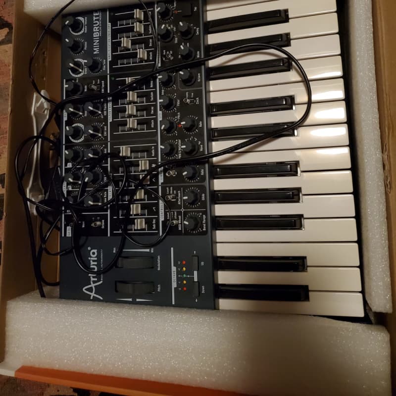 2012 - 2018 Arturia MiniBrute 25-Key Synthesizer Black