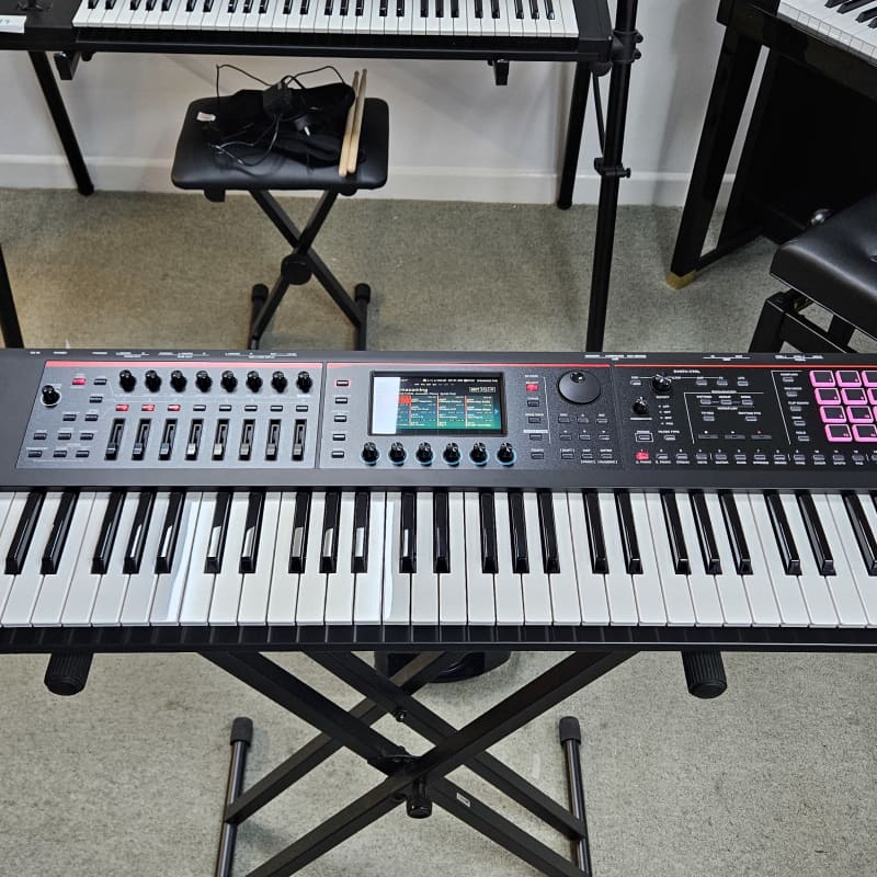 2022 - Present Roland FANTOM-07 76-Key Workstation Keyboard Black