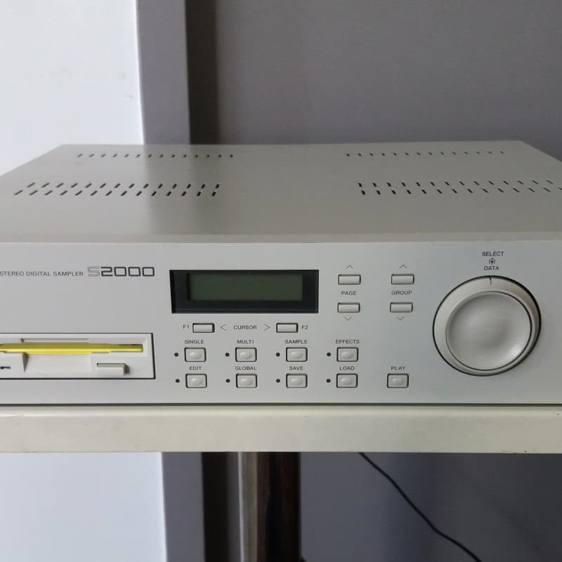1995 Akai S2000 MIDI Stereo Digital Sampler White