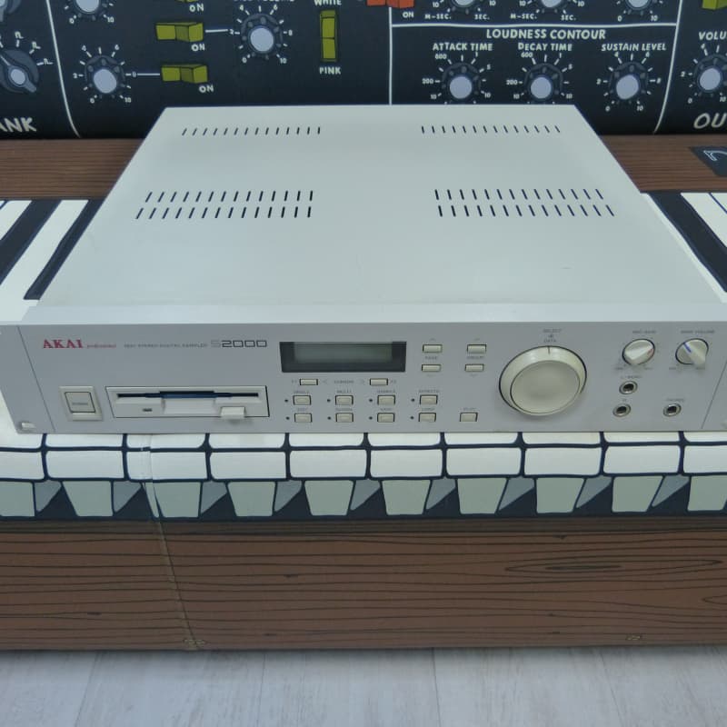 1995 Akai S2000 MIDI Stereo Digital Sampler White