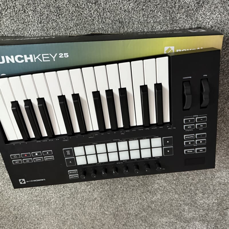2020 - Present Novation Launchkey 25 MKIII MIDI Keyboard Contr...