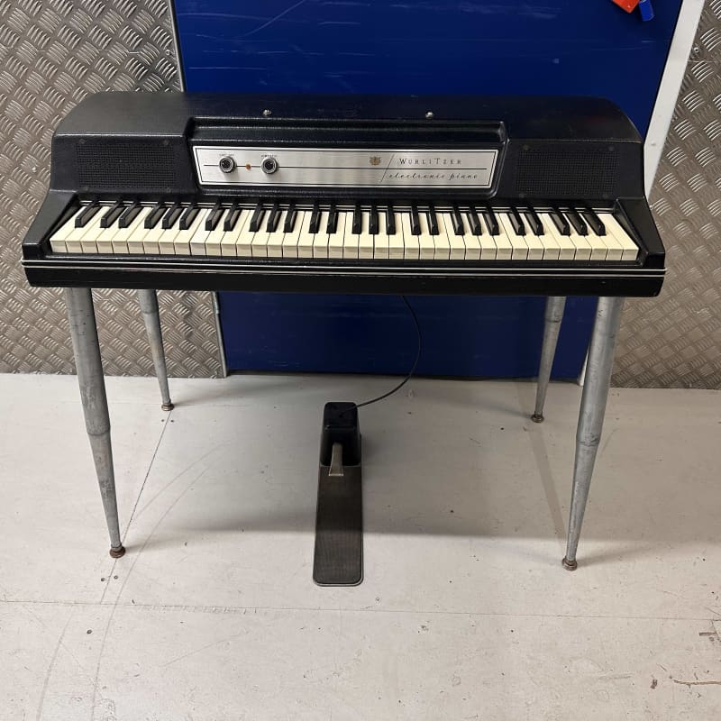 1968 - 1974 Wurlitzer 200 64-Key Electric Piano Black