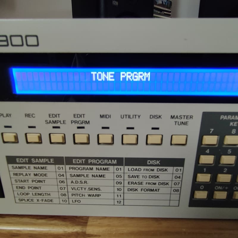 1986 Akai S900 MIDI Digital Sampler White