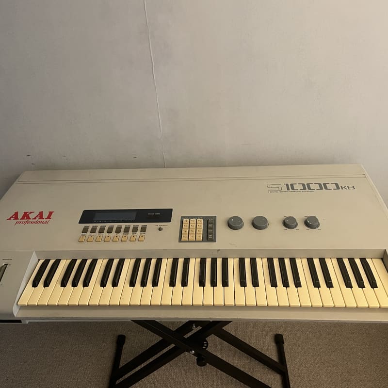 1988 Akai S1000 MIDI Stereo Digital Sampler White