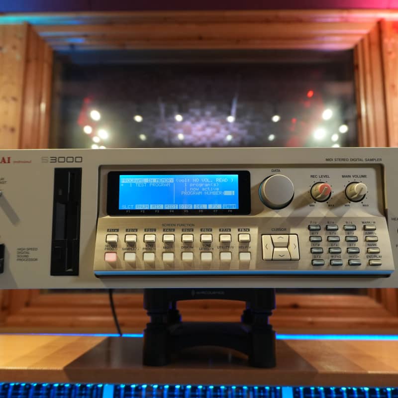 1994 Akai S3000 MIDI Stereo Digital Sampler White